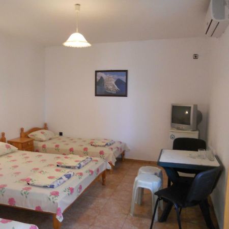Guest House "Tania" Ahtopol Extérieur photo