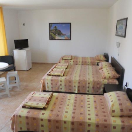 Guest House "Tania" Ahtopol Extérieur photo