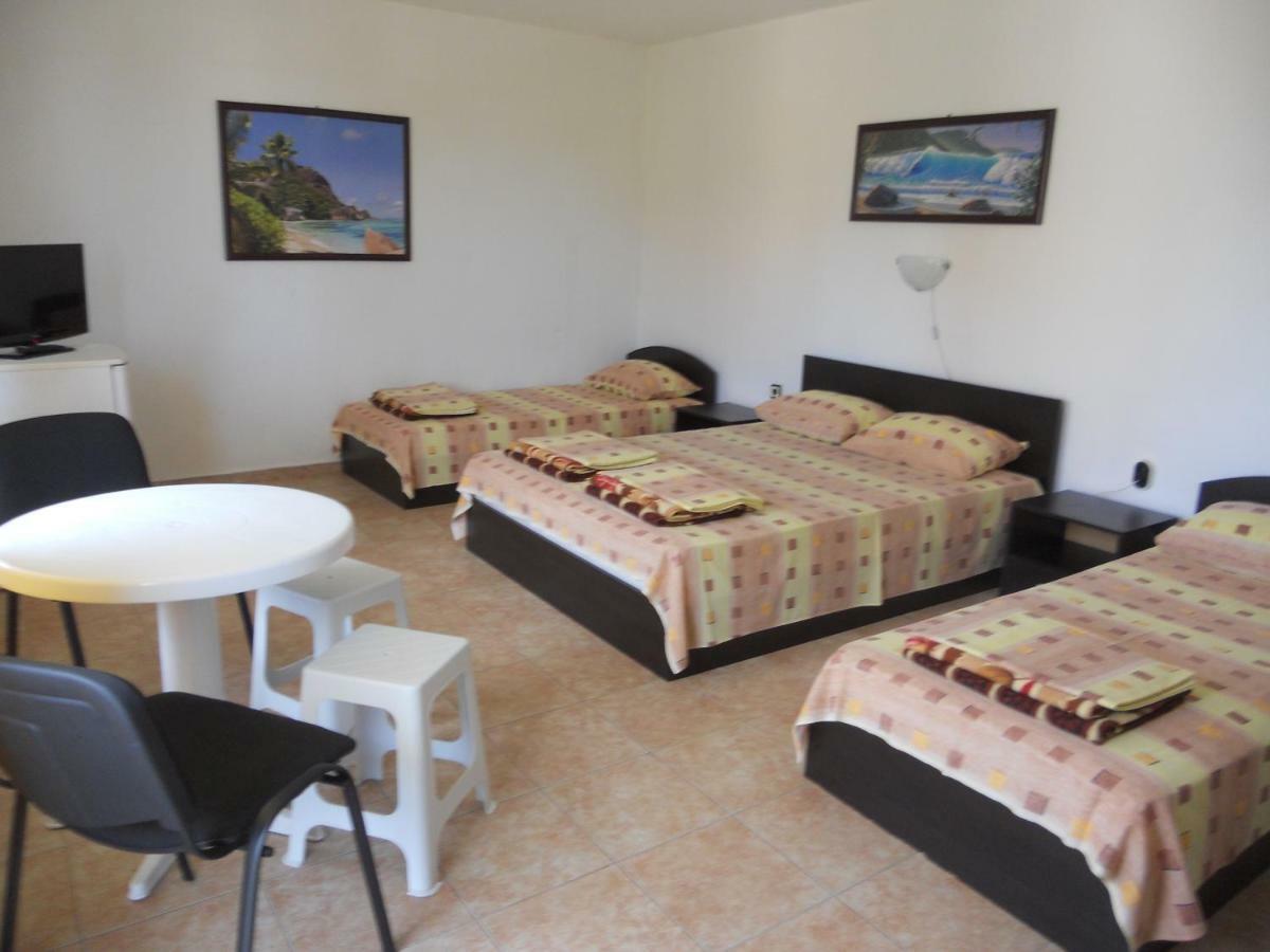 Guest House "Tania" Ahtopol Extérieur photo