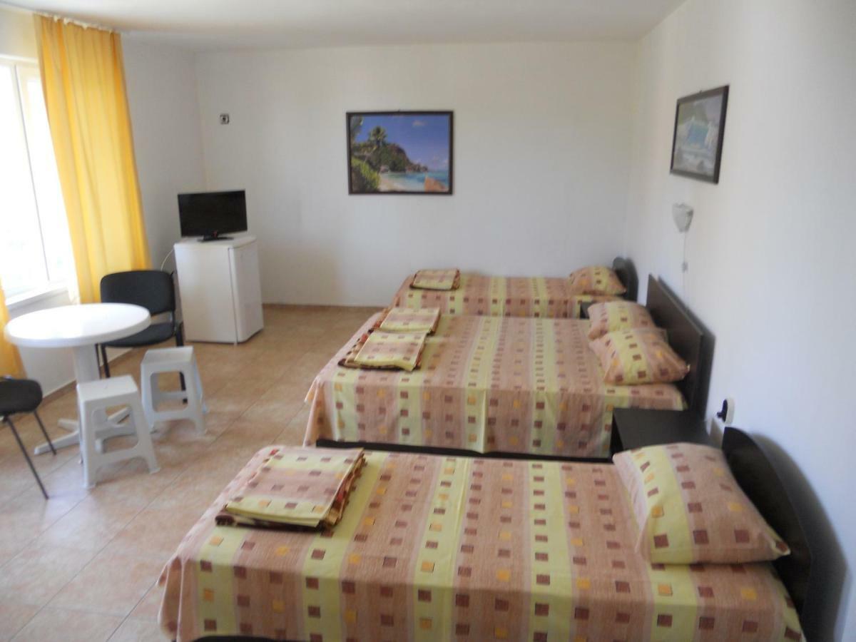 Guest House "Tania" Ahtopol Extérieur photo