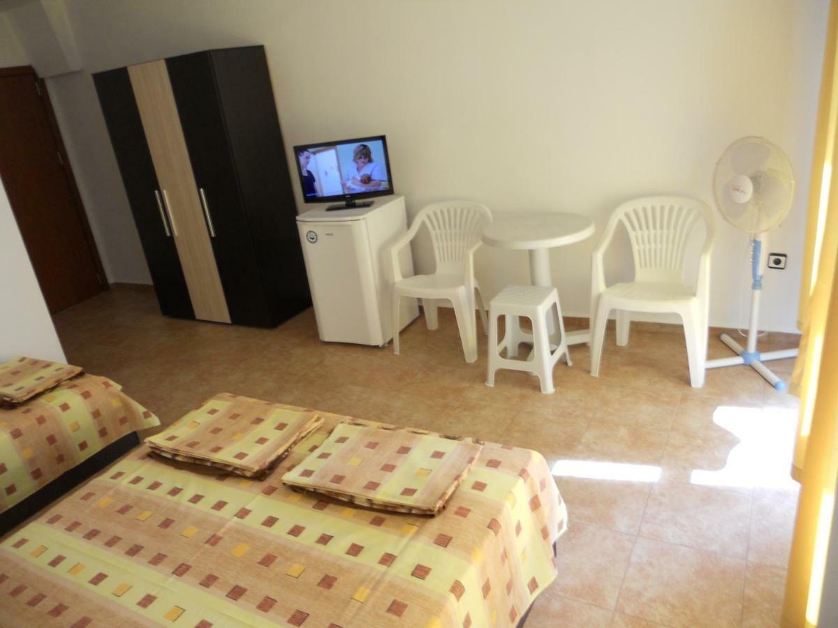 Guest House "Tania" Ahtopol Extérieur photo