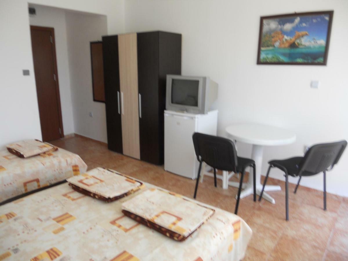 Guest House "Tania" Ahtopol Extérieur photo