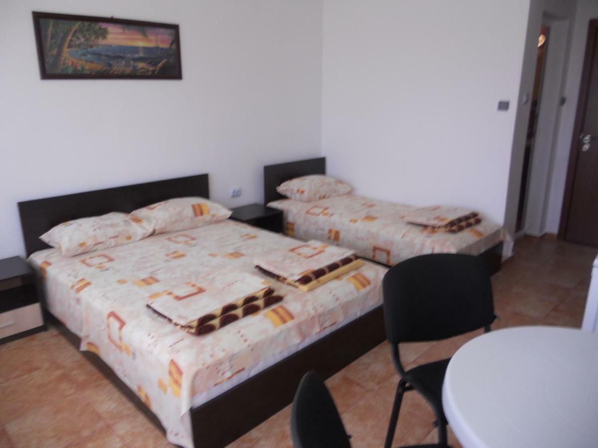 Guest House "Tania" Ahtopol Extérieur photo