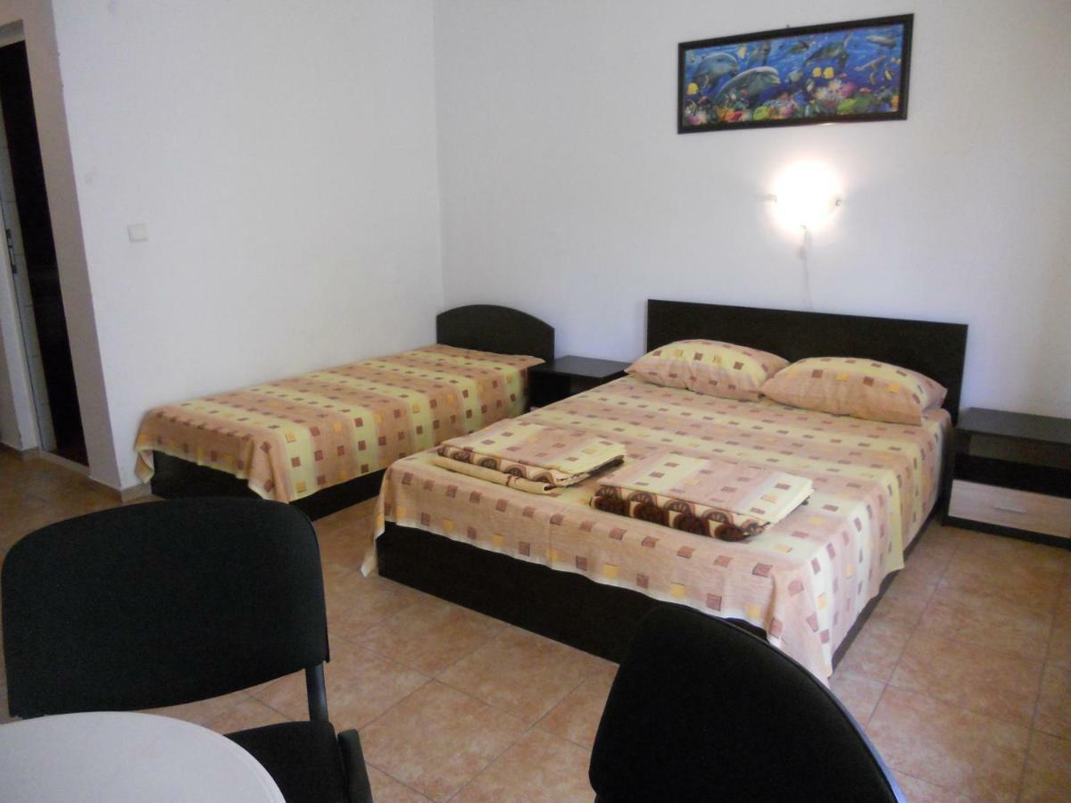 Guest House "Tania" Ahtopol Extérieur photo